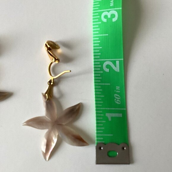 Vintage Clip-On Earrings Made From Shells Flowers Retro Y2K - Picture 4 of 4